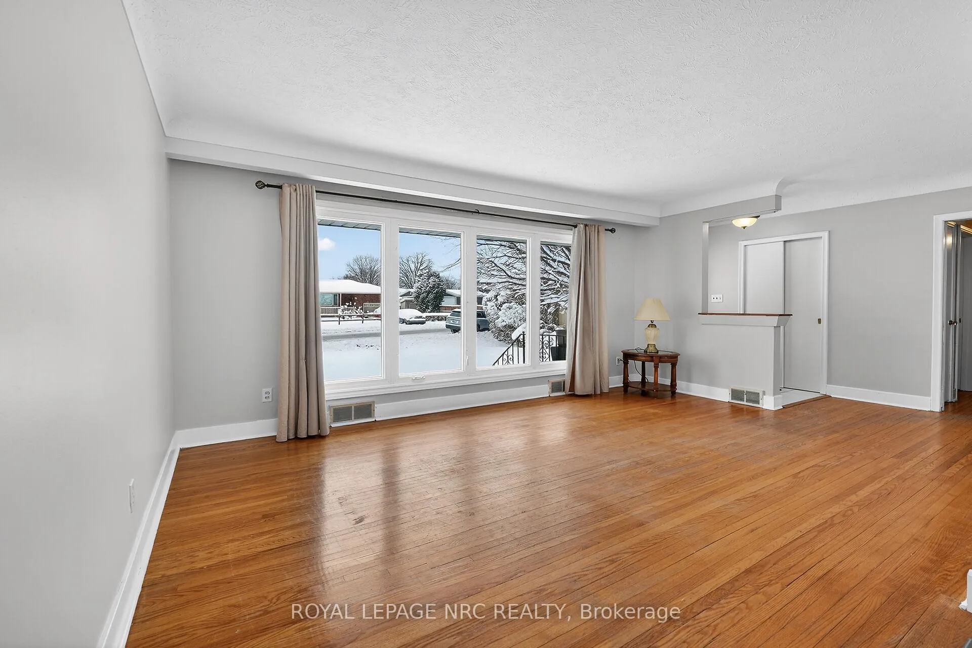 Photo 4 of 3 Cayuga Avenue, St. Catharines, Haig — HOMEH