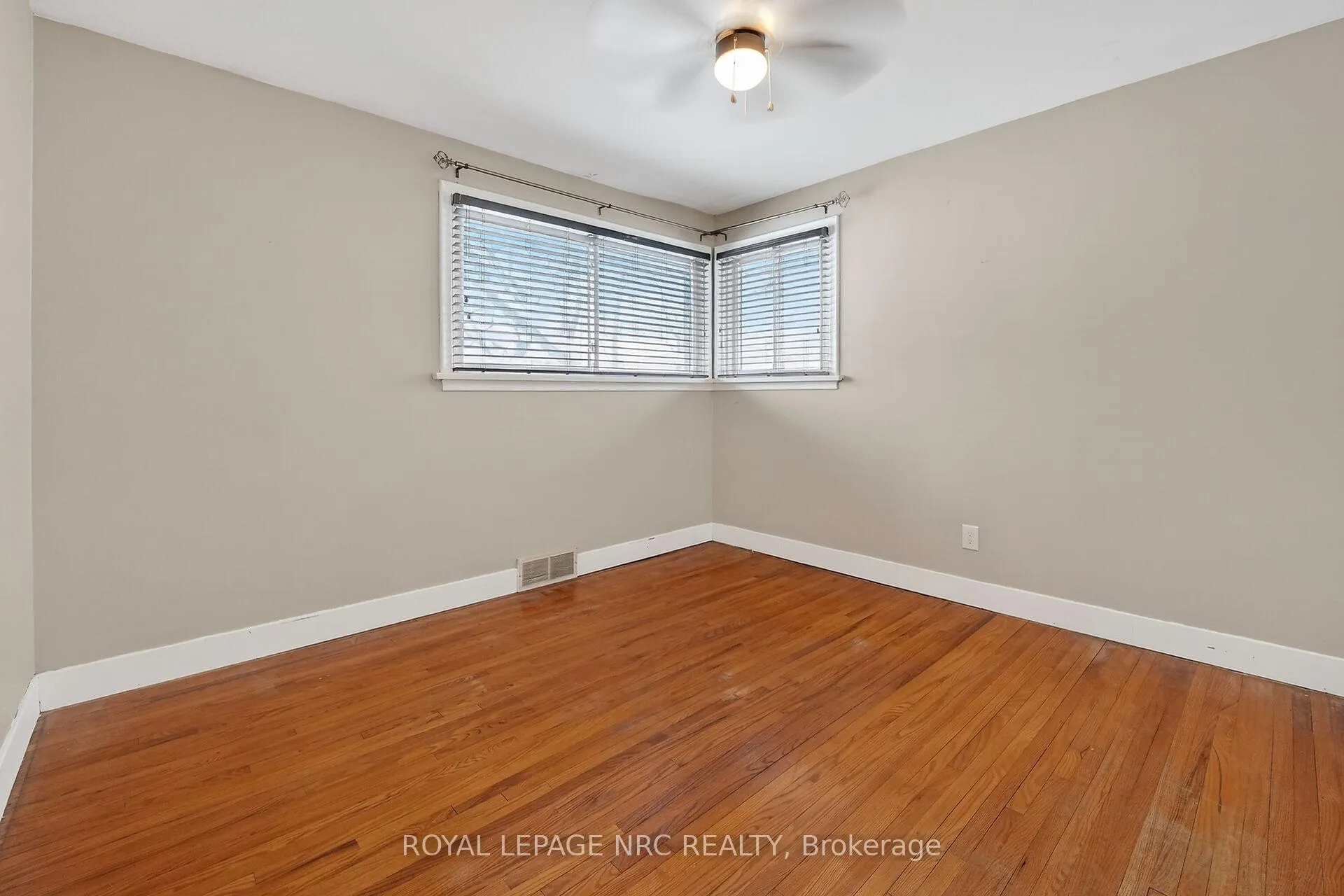Photo 12 of 3 Cayuga Avenue, St. Catharines, Haig — HOMEH