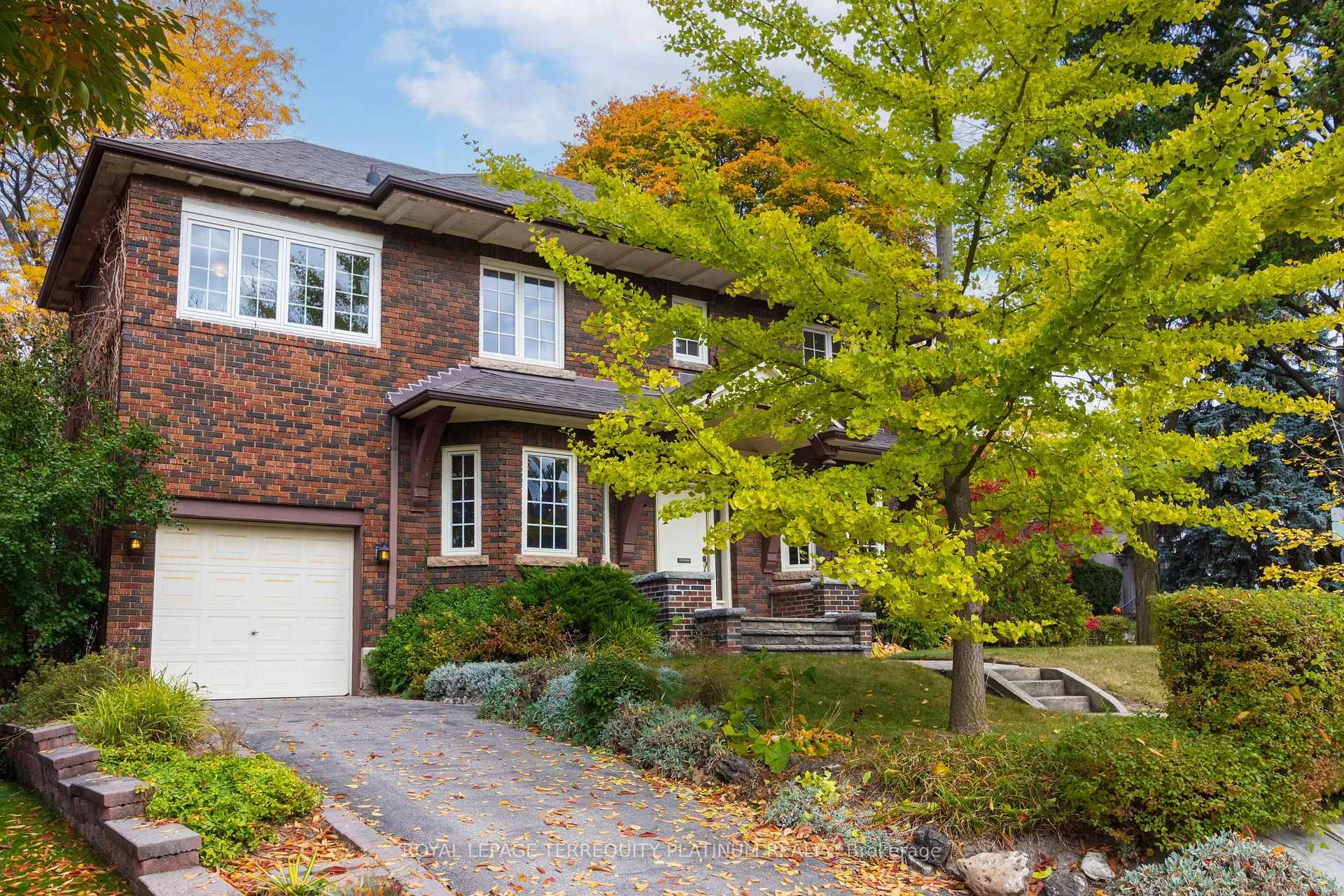 Photo 2 of 26 St Leonards Avenue, Toronto, Lawrence Park South — HOMEH