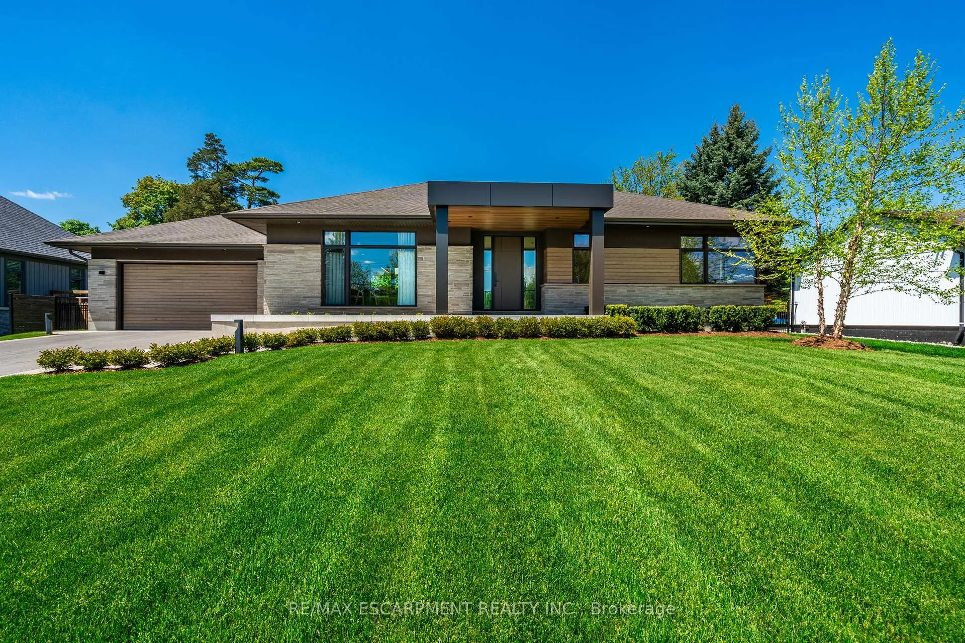 Photo 3 of 114 Overdale Avenue, Hamilton, Waterdown — HOMEH