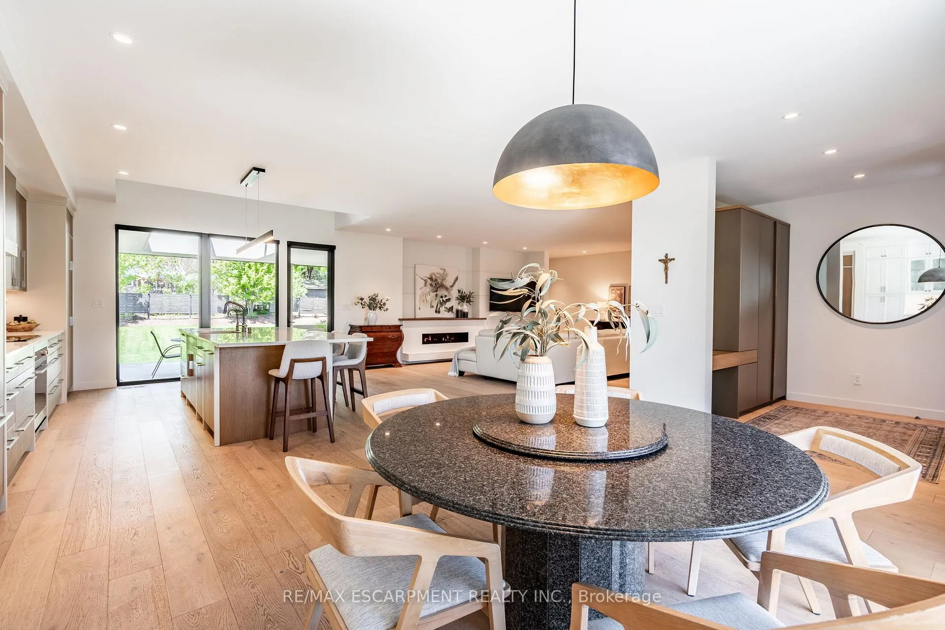 Photo 8 of 114 Overdale Avenue, Hamilton, Waterdown — HOMEH