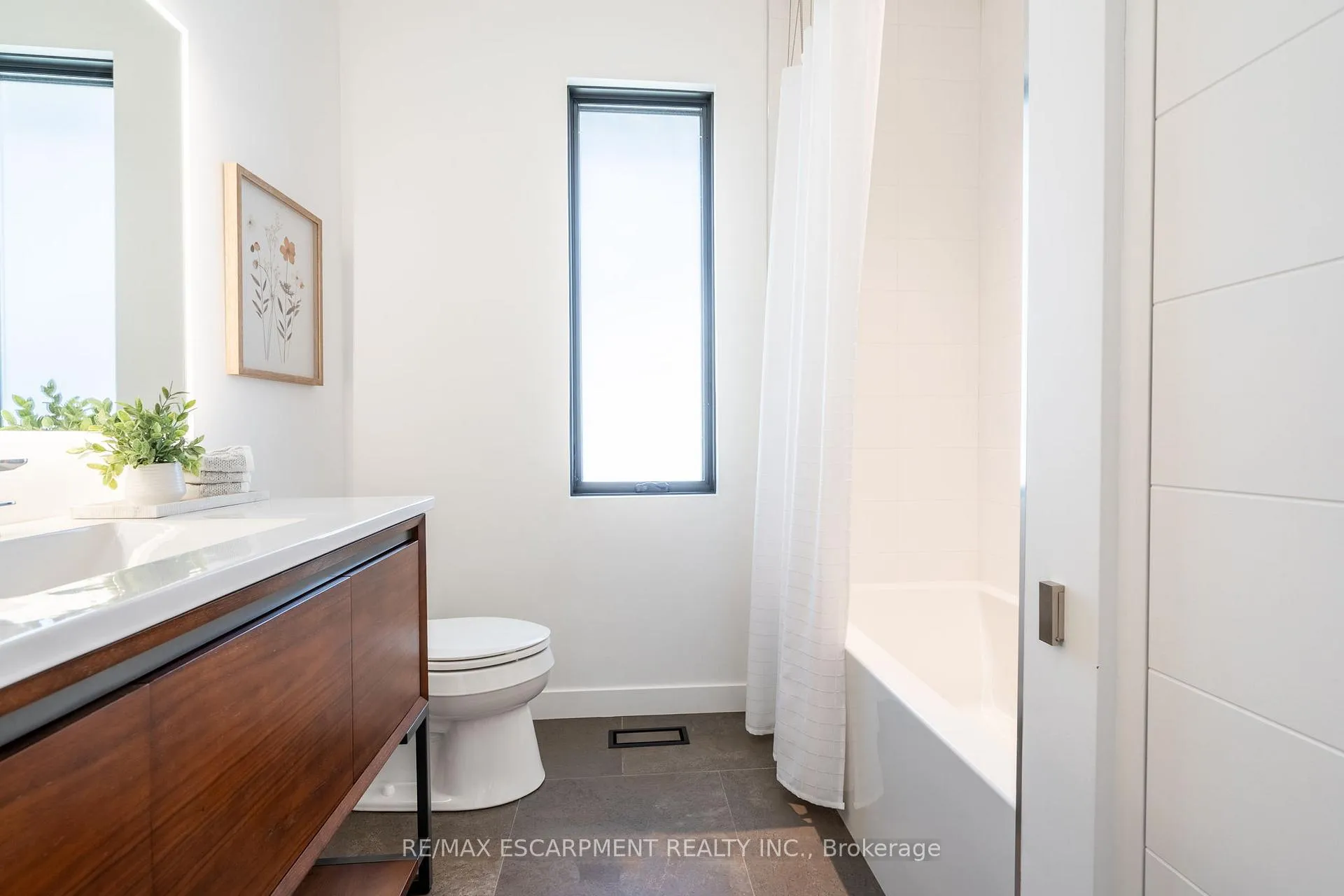 Photo 19 of 114 Overdale Avenue, Hamilton, Waterdown — HOMEH