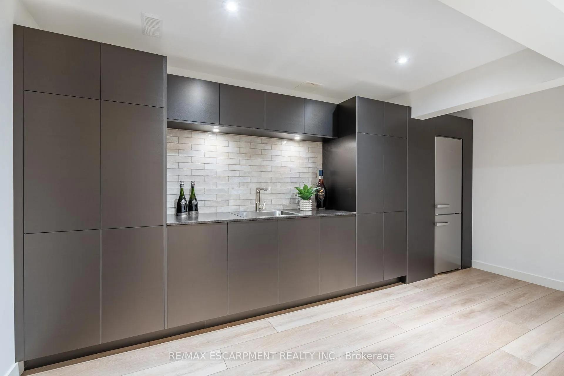 Photo 30 of 114 Overdale Avenue, Hamilton, Waterdown — HOMEH