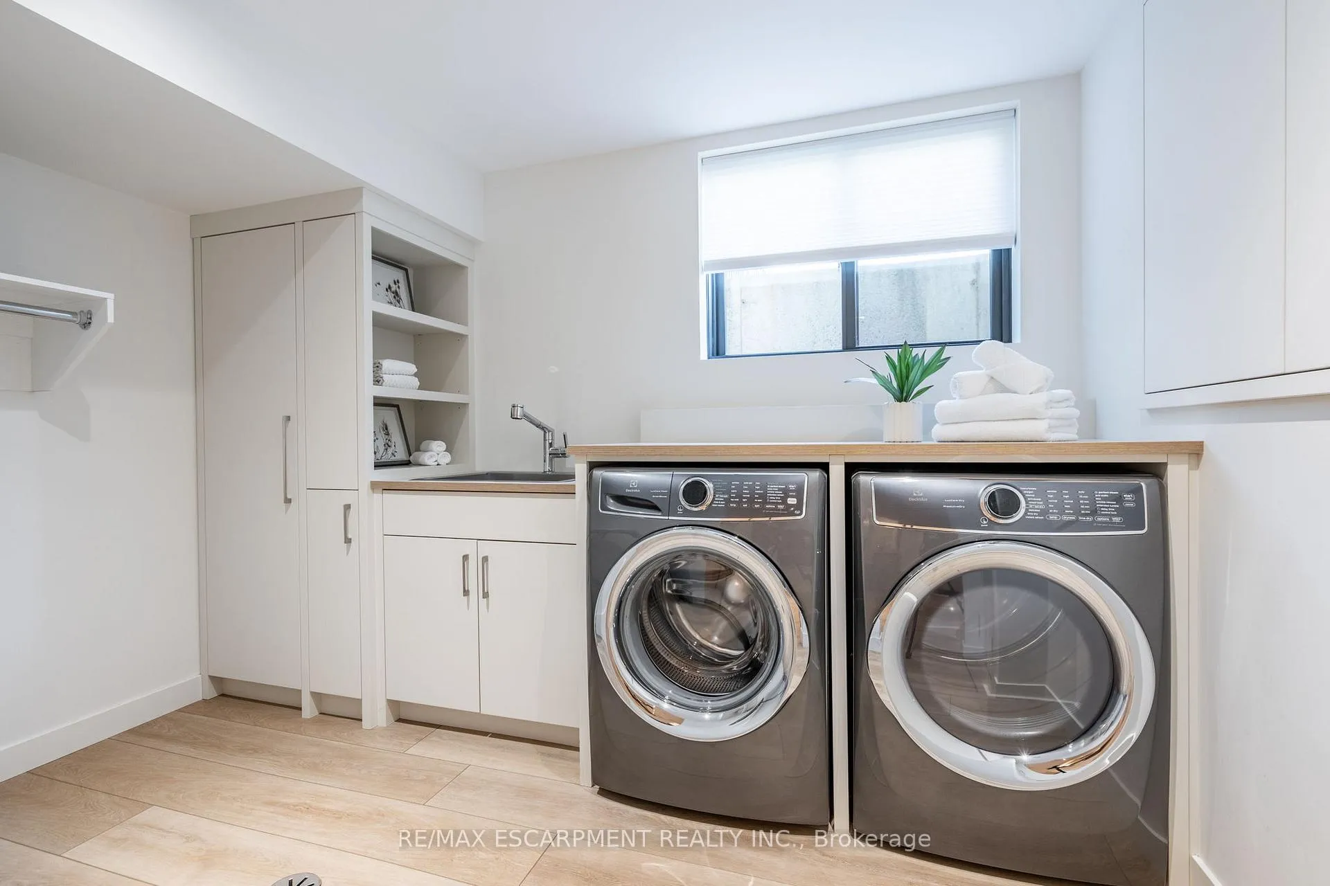 Photo 34 of 114 Overdale Avenue, Hamilton, Waterdown — HOMEH