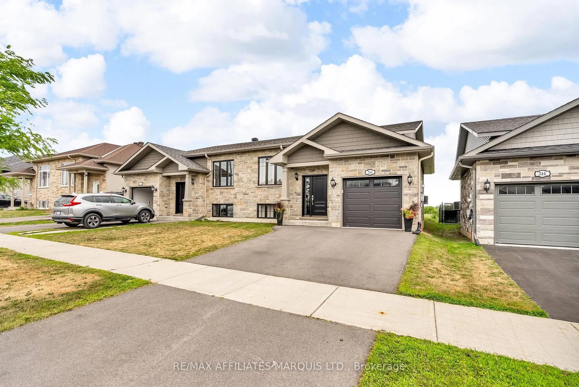 Photo 2 of 246 Bellwood Drive, Cornwall — HOMEH