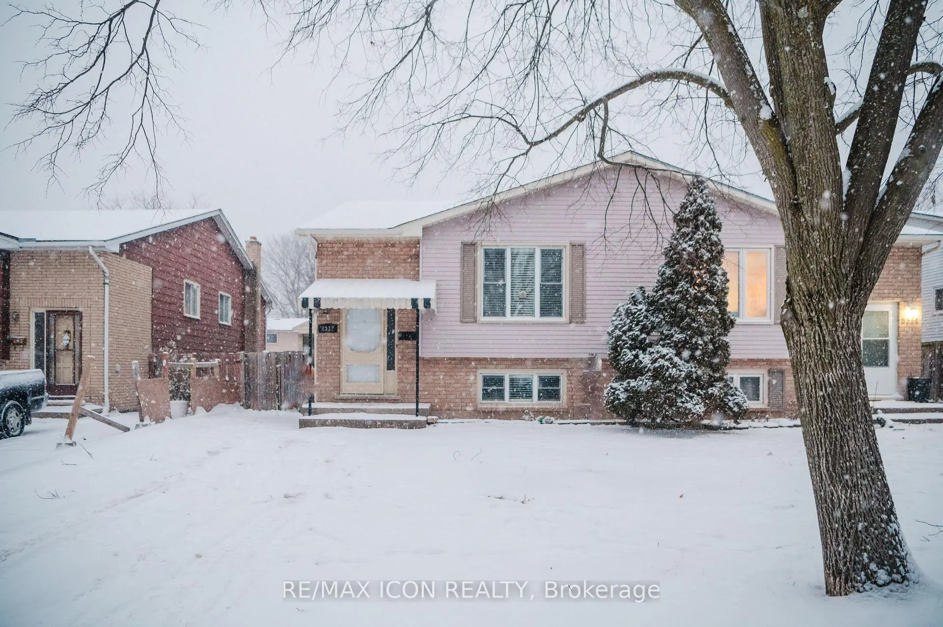 Photo 2 of 8332 Mundare Crescent, Niagara Falls, Chippawa — HOMEH
