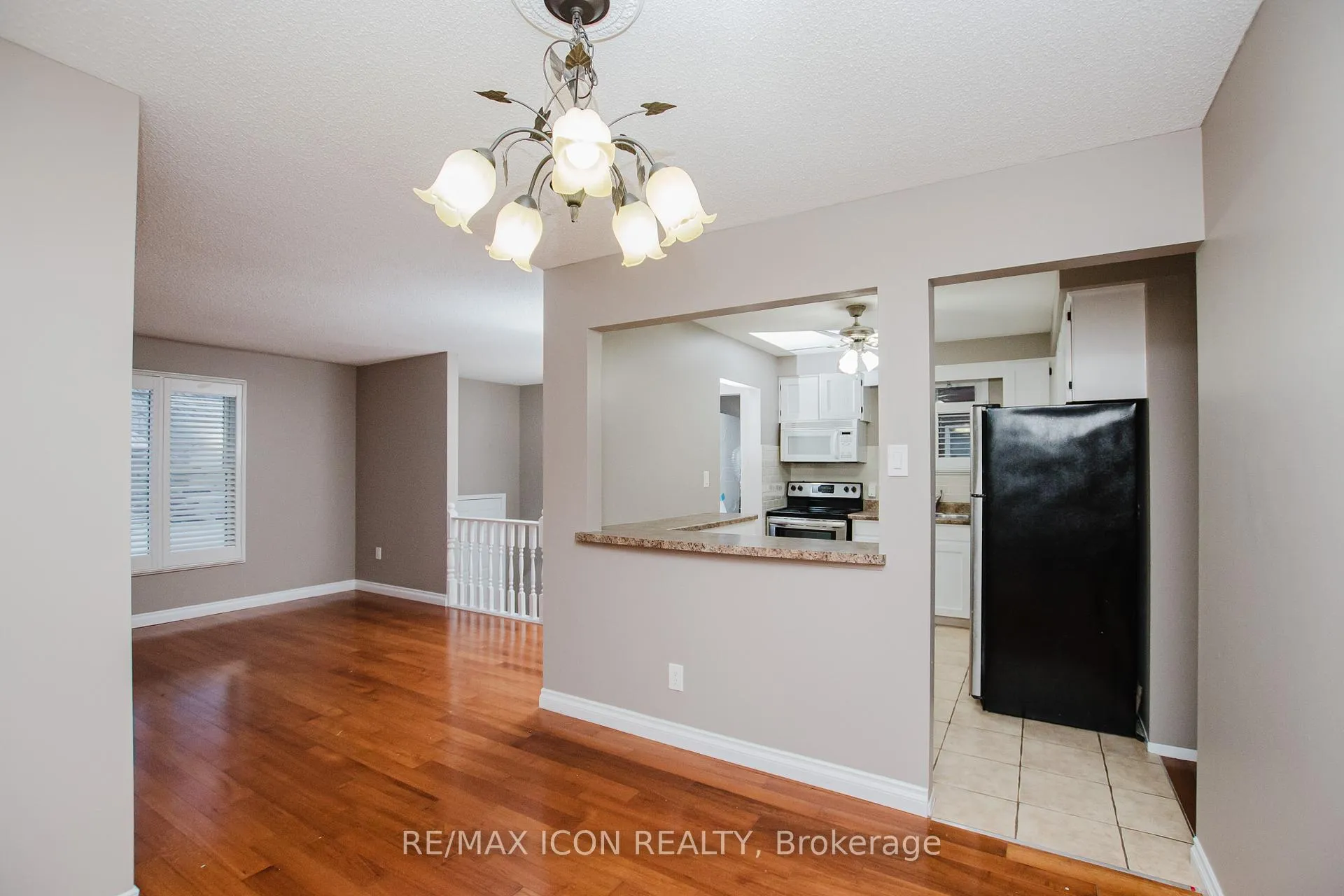 Photo 8 of 8332 Mundare Crescent, Niagara Falls, Chippawa — HOMEH