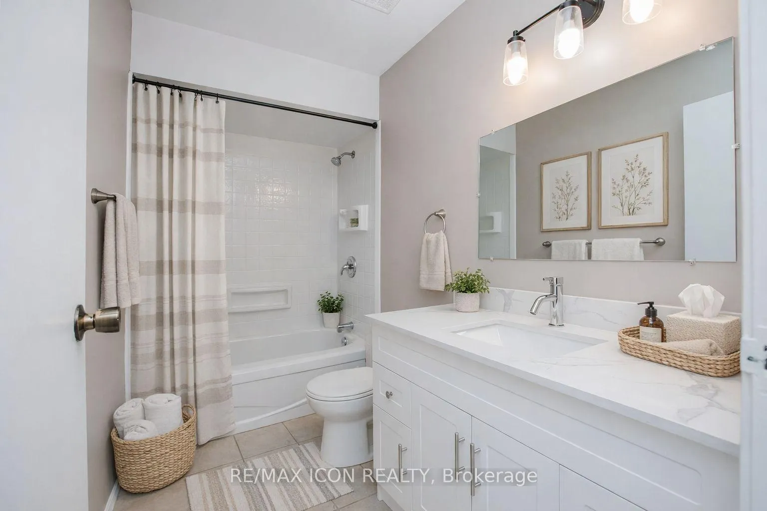 Photo 15 of 8332 Mundare Crescent, Niagara Falls, Chippawa — HOMEH