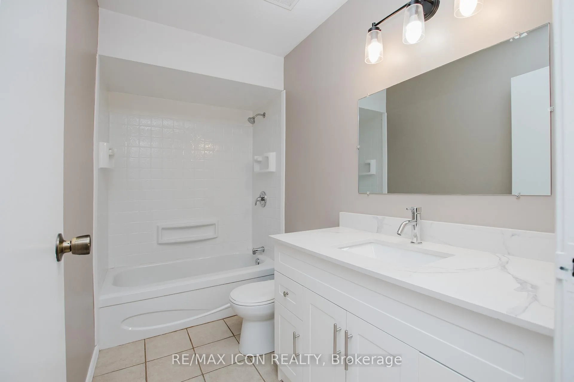 Photo 16 of 8332 Mundare Crescent, Niagara Falls, Chippawa — HOMEH