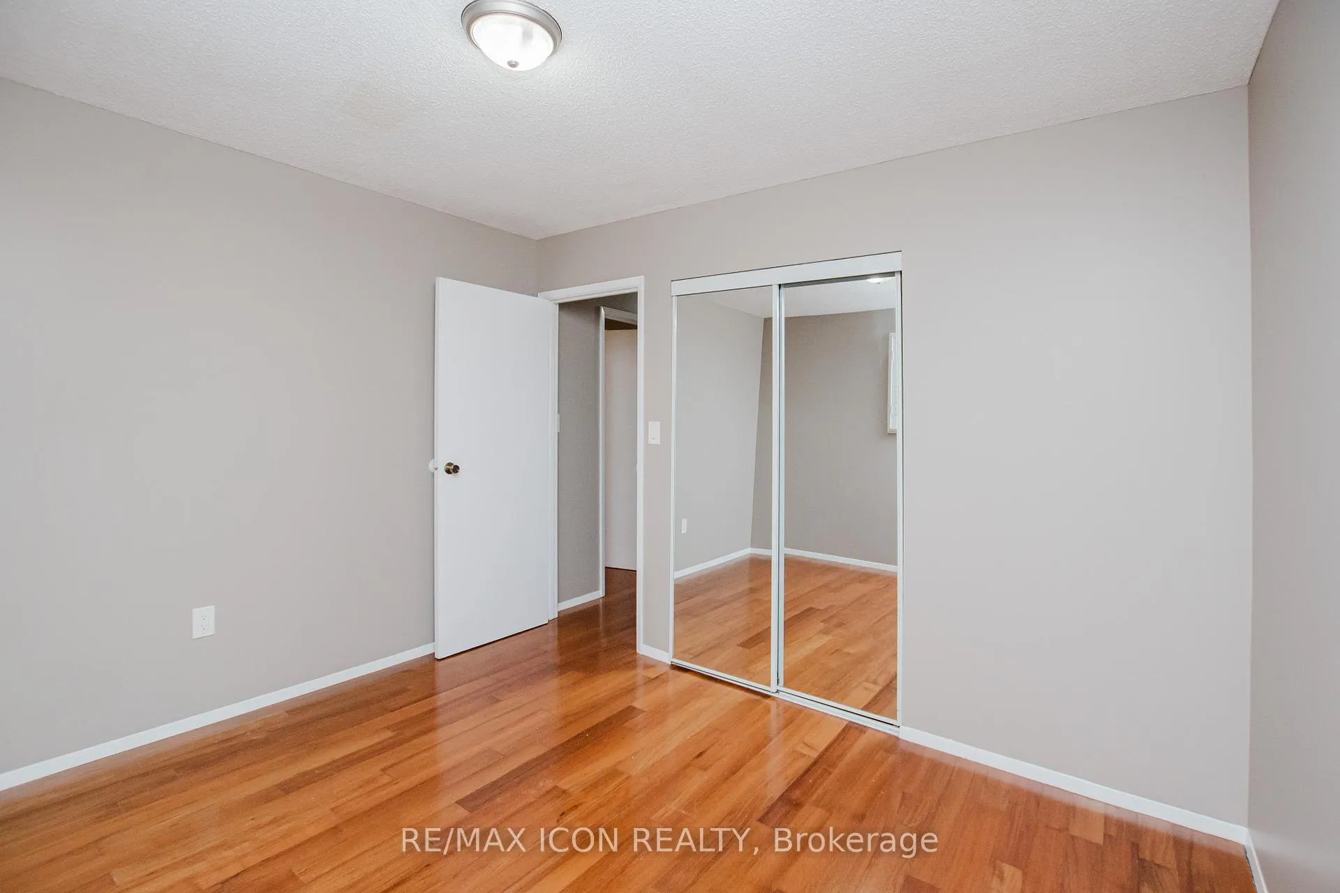 Photo 23 of 8332 Mundare Crescent, Niagara Falls, Chippawa — HOMEH