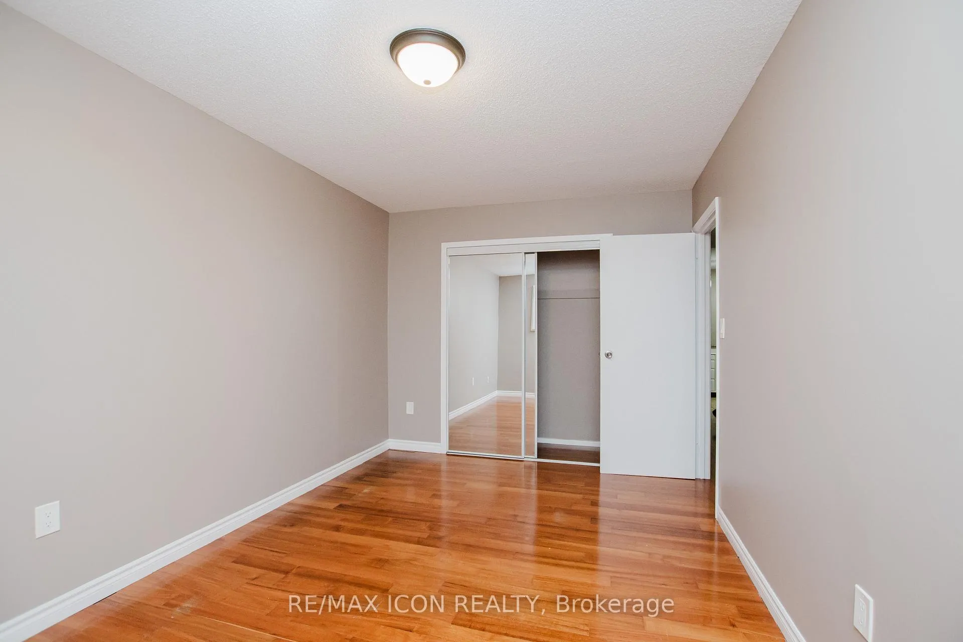 Photo 26 of 8332 Mundare Crescent, Niagara Falls, Chippawa — HOMEH
