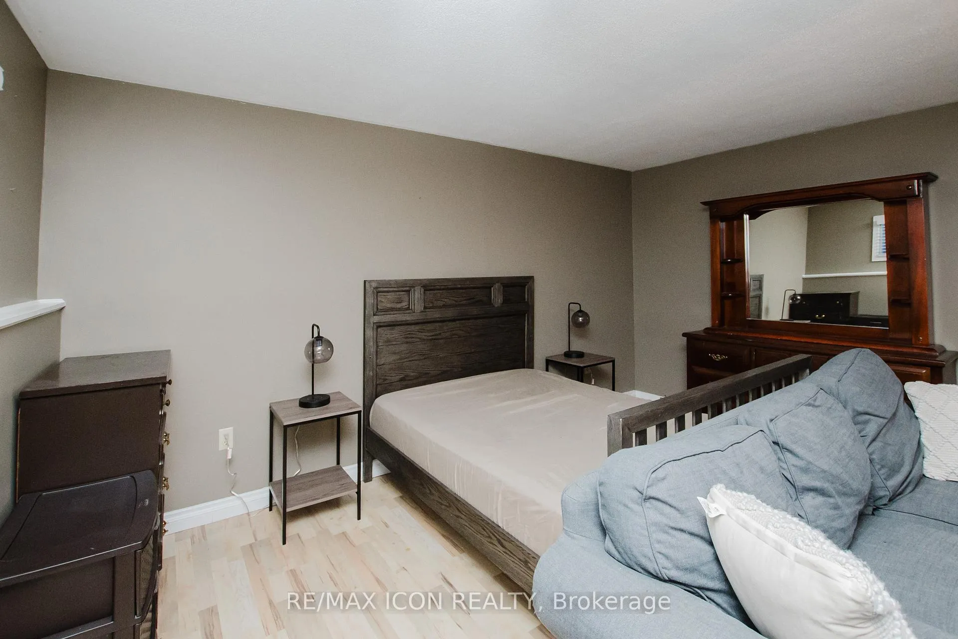 Photo 33 of 8332 Mundare Crescent, Niagara Falls, Chippawa — HOMEH
