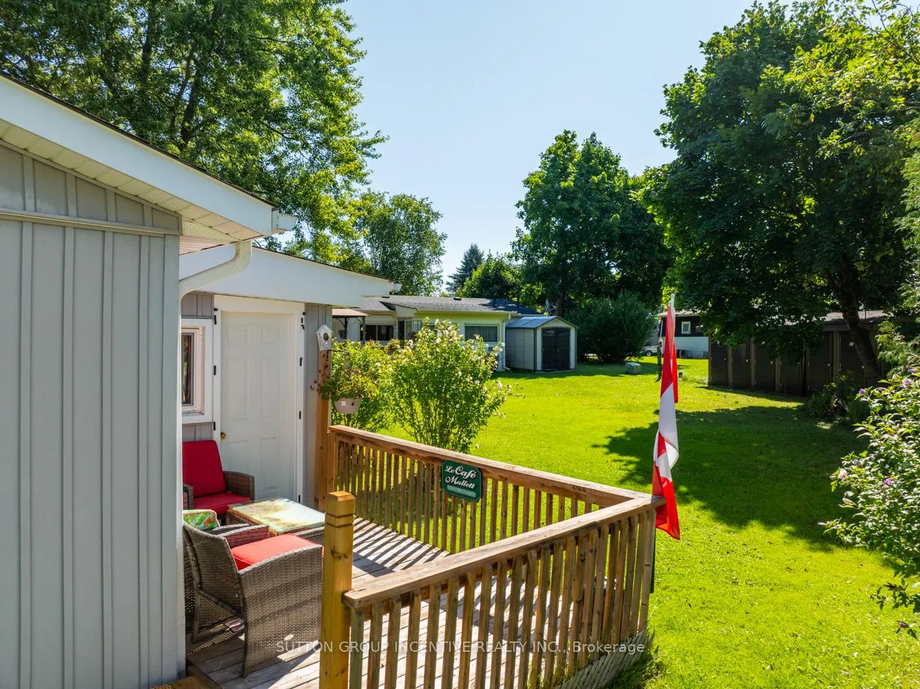 Photo 3 of 15 Maple Court, Innisfil, Rural Innisfil — HOMEH