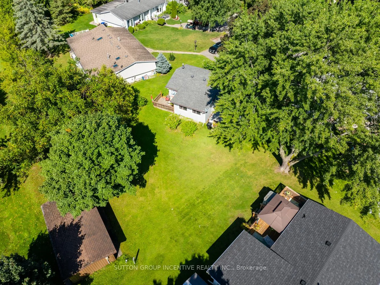Photo 23 of 15 Maple Court, Innisfil, Rural Innisfil — HOMEH