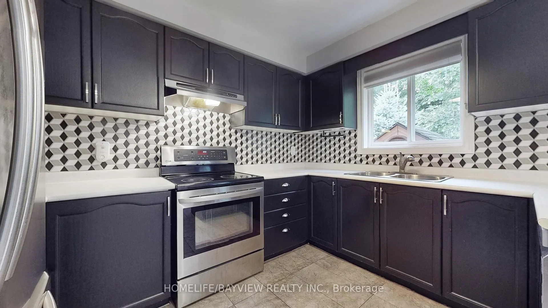 Photo 4 of 51 Emms Drive, Barrie, Holly — HOMEH