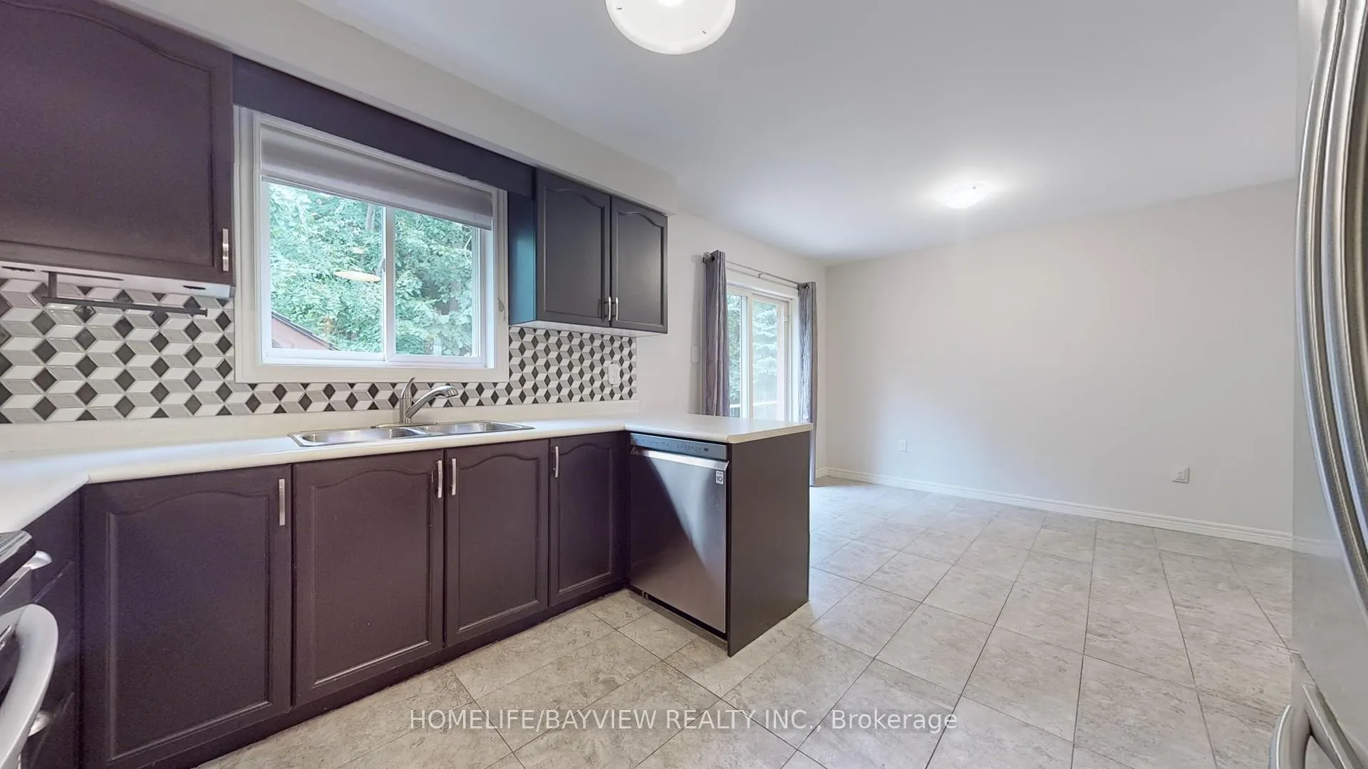 Photo 6 of 51 Emms Drive, Barrie, Holly — HOMEH