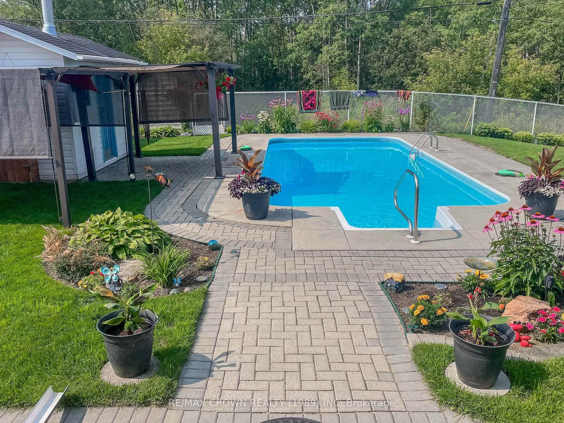 Photo 3 of 22 Pine Crescent, Kapuskasing — HOMEH