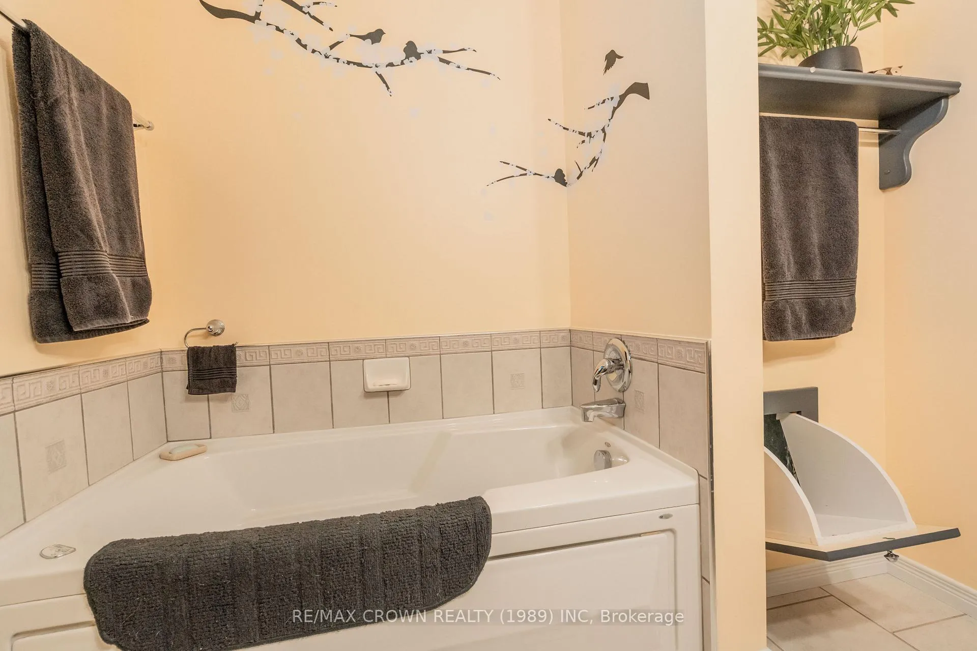 Photo 31 of 22 Pine Crescent, Kapuskasing — HOMEH