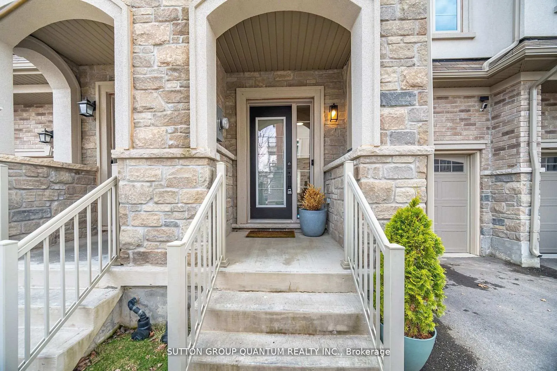 Photo 2 of 110 Borers Creek Circle, Hamilton, Waterdown — HOMEH