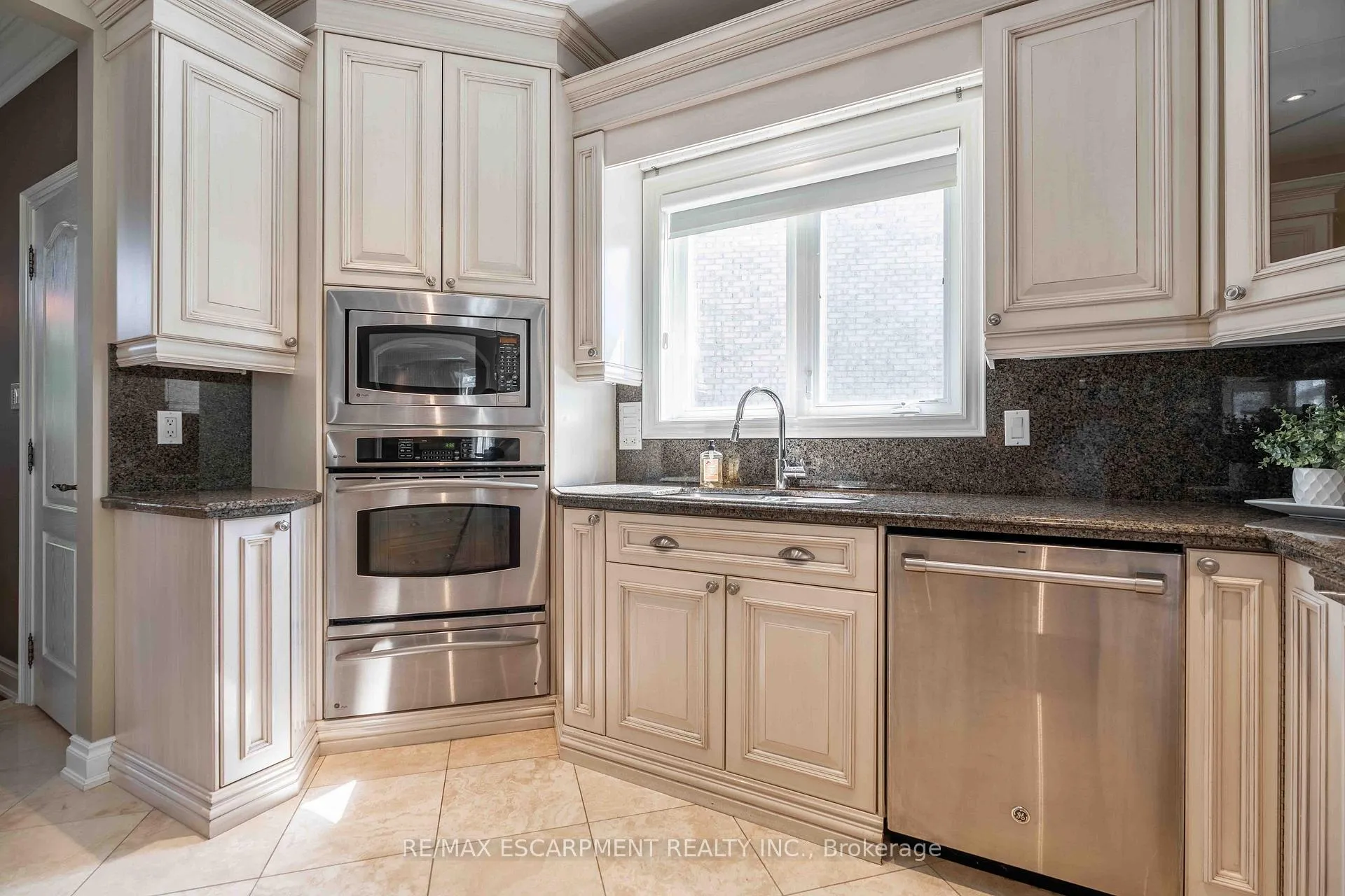 Photo 14 of 119 Tollgate Drive, Hamilton, Ancaster — HOMEH