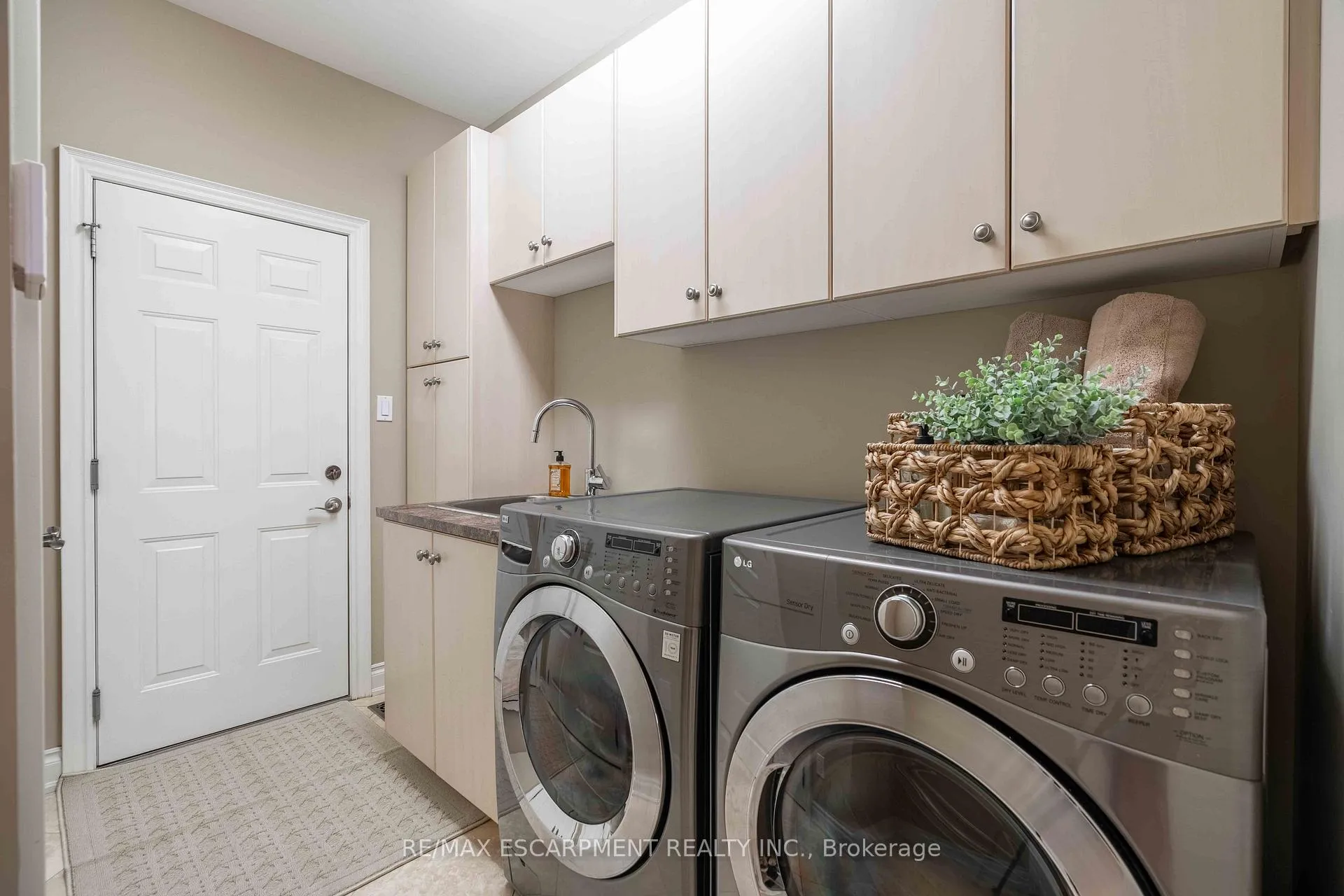 Photo 23 of 119 Tollgate Drive, Hamilton, Ancaster — HOMEH