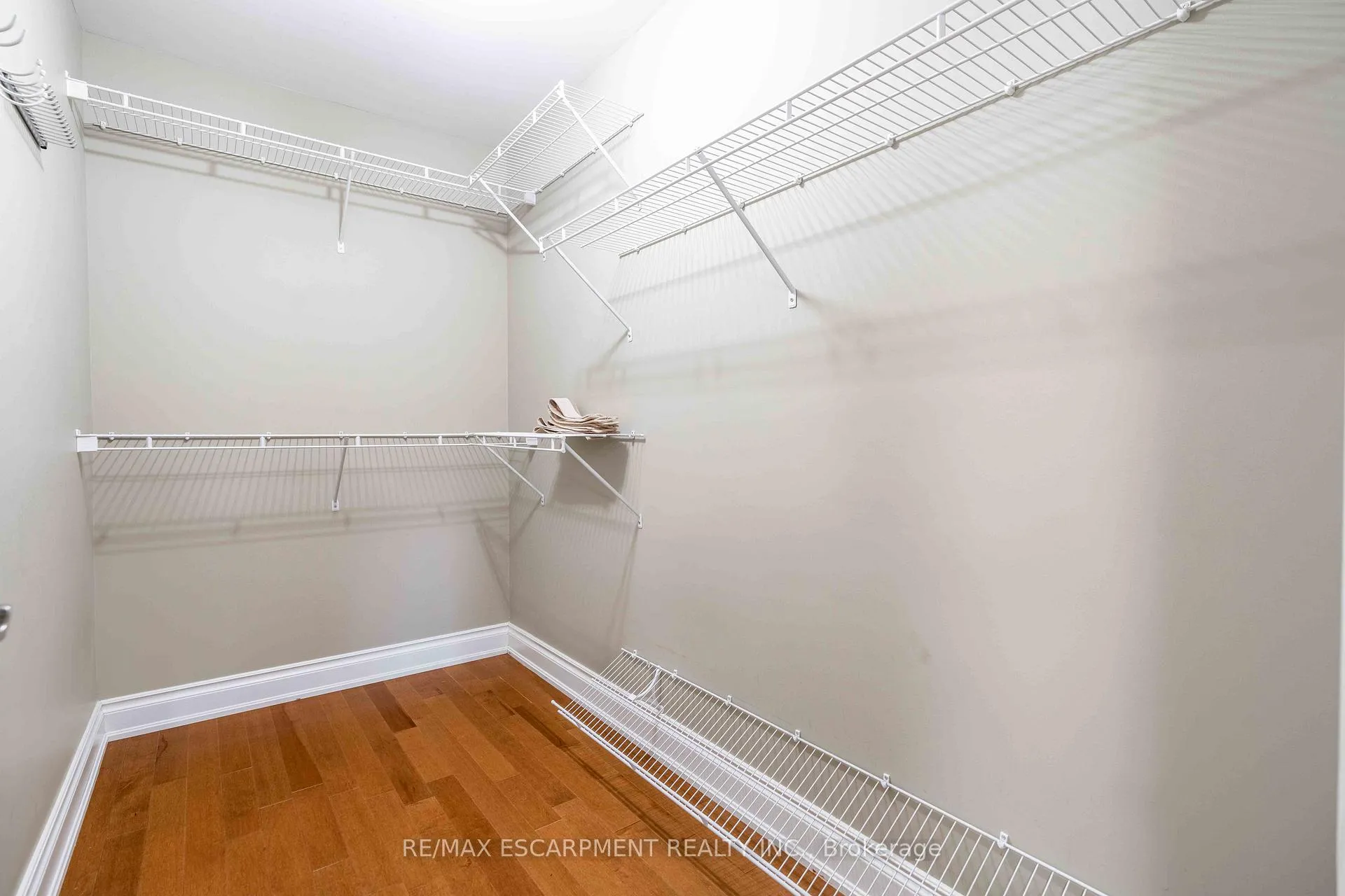 Photo 29 of 119 Tollgate Drive, Hamilton, Ancaster — HOMEH