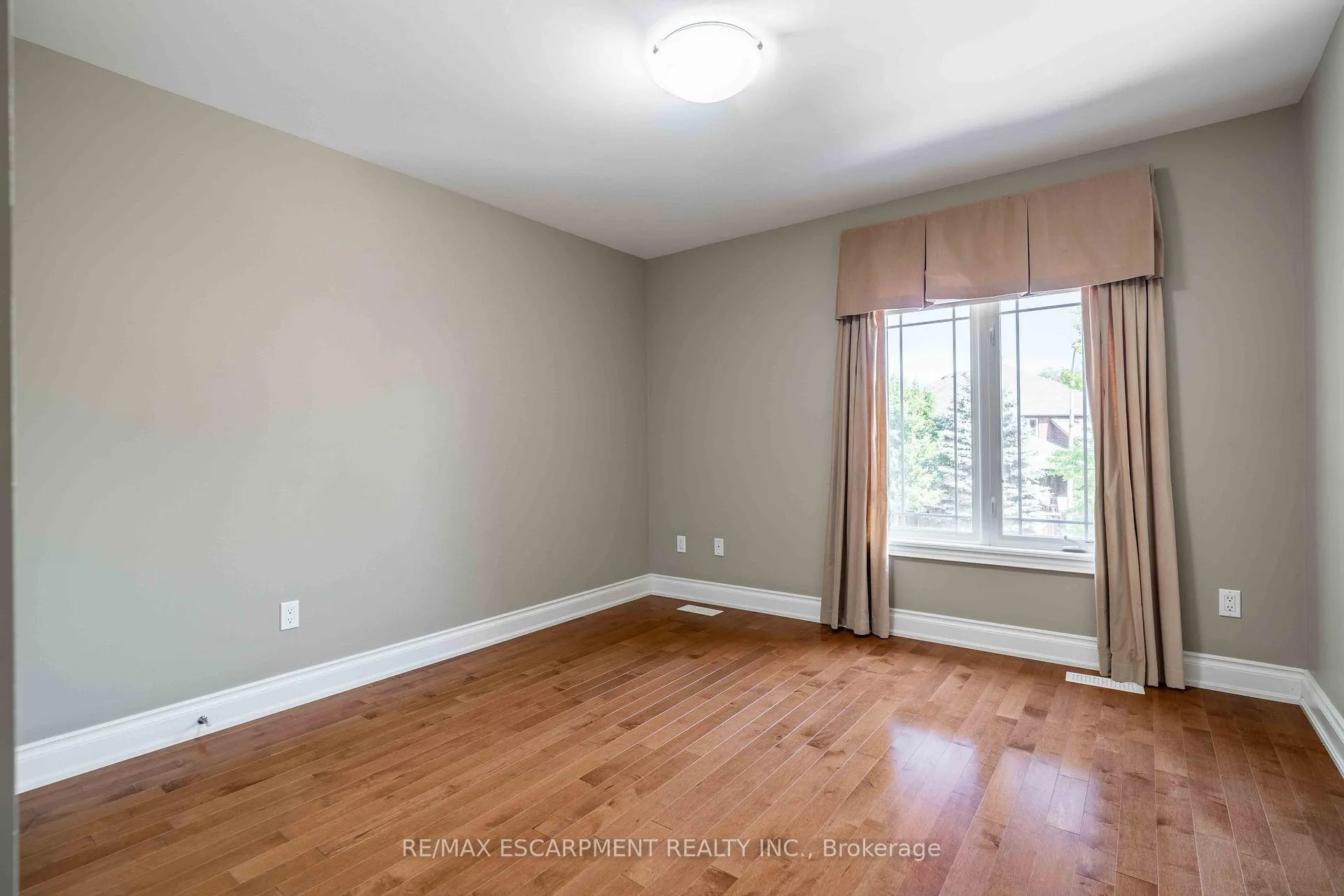 Photo 31 of 119 Tollgate Drive, Hamilton, Ancaster — HOMEH