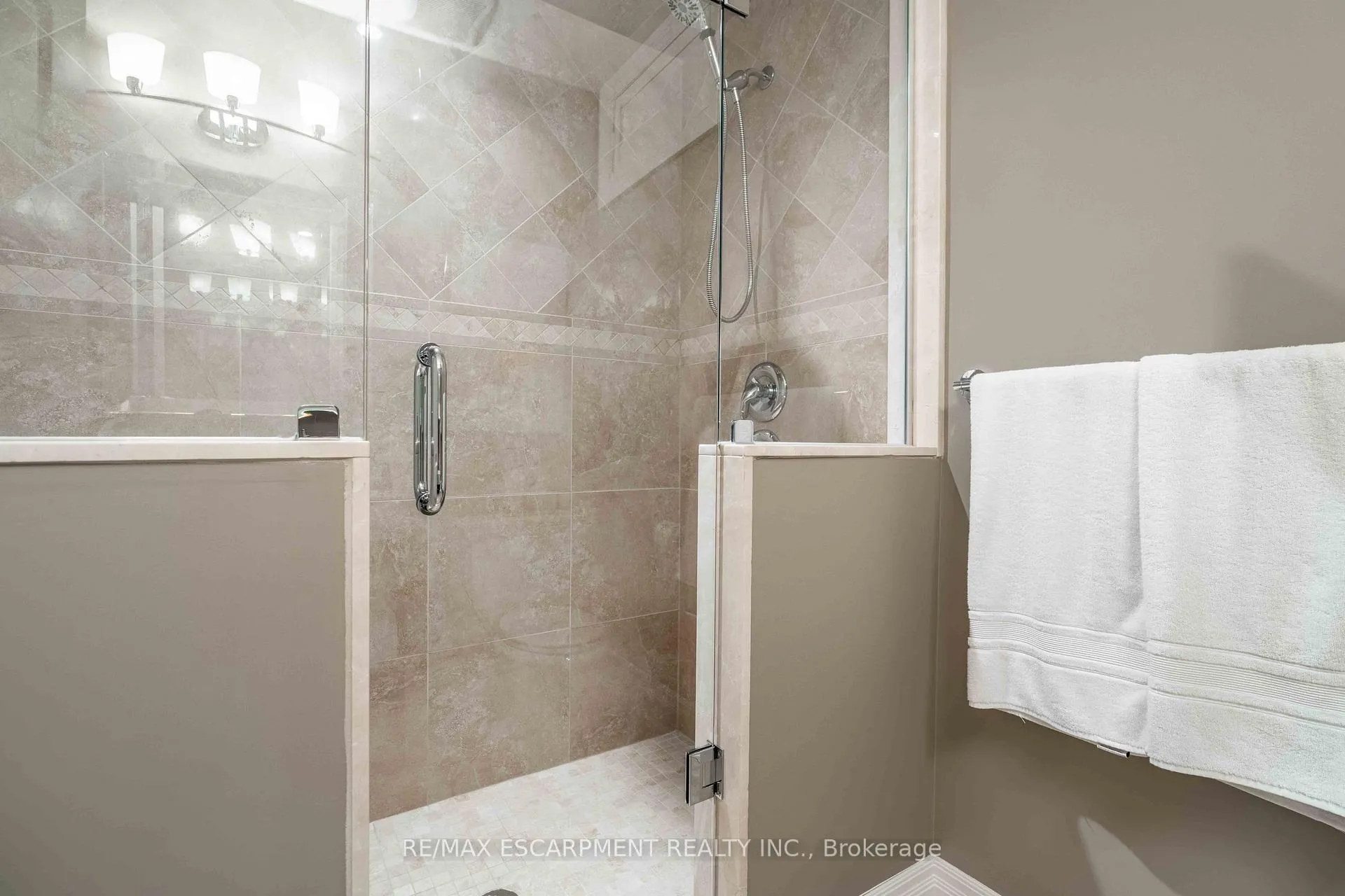 Photo 42 of 119 Tollgate Drive, Hamilton, Ancaster — HOMEH