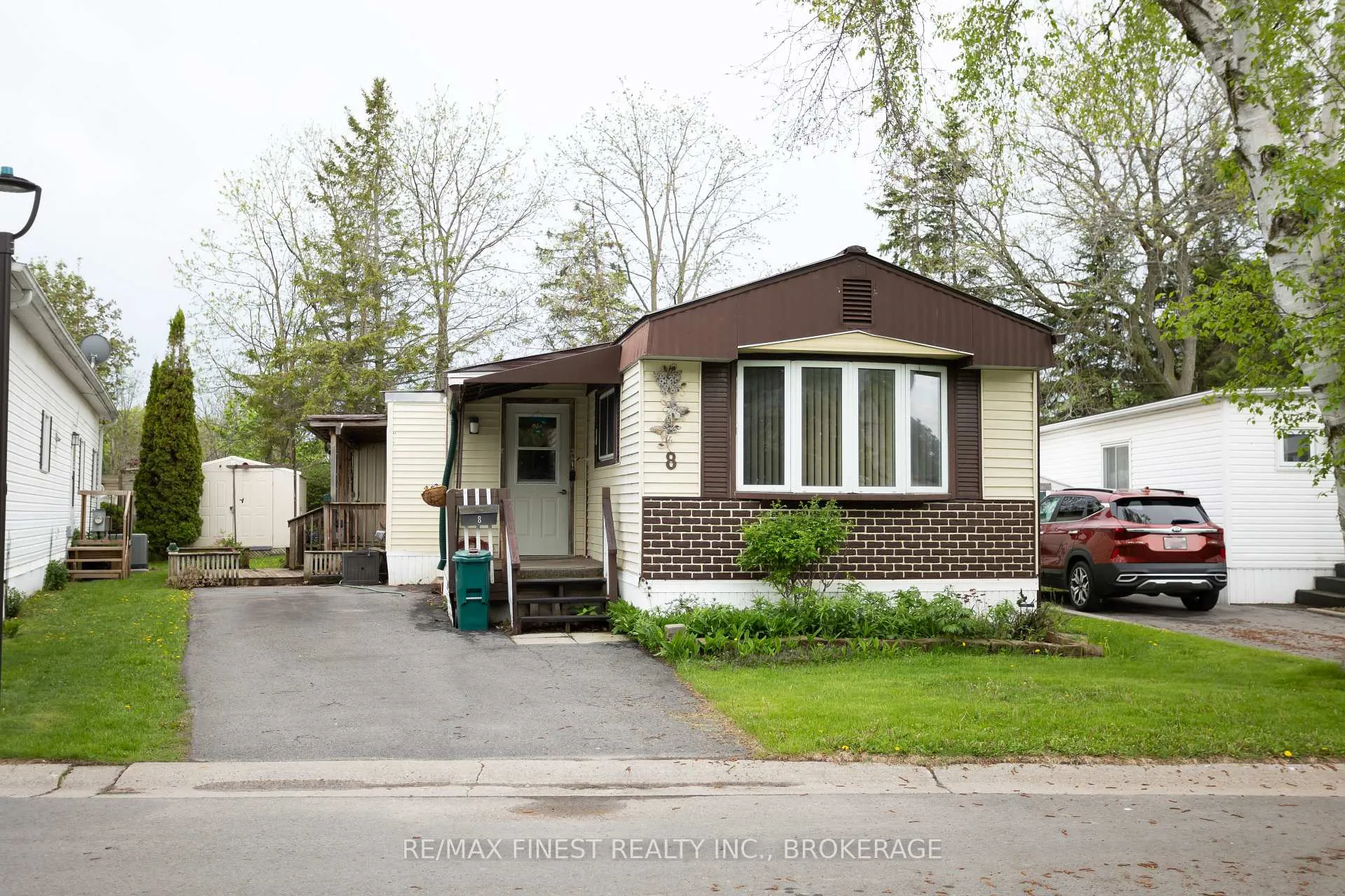 Photo 1 of 8 Abbey Glen Drive, Kingston, Rideau — HOMEH