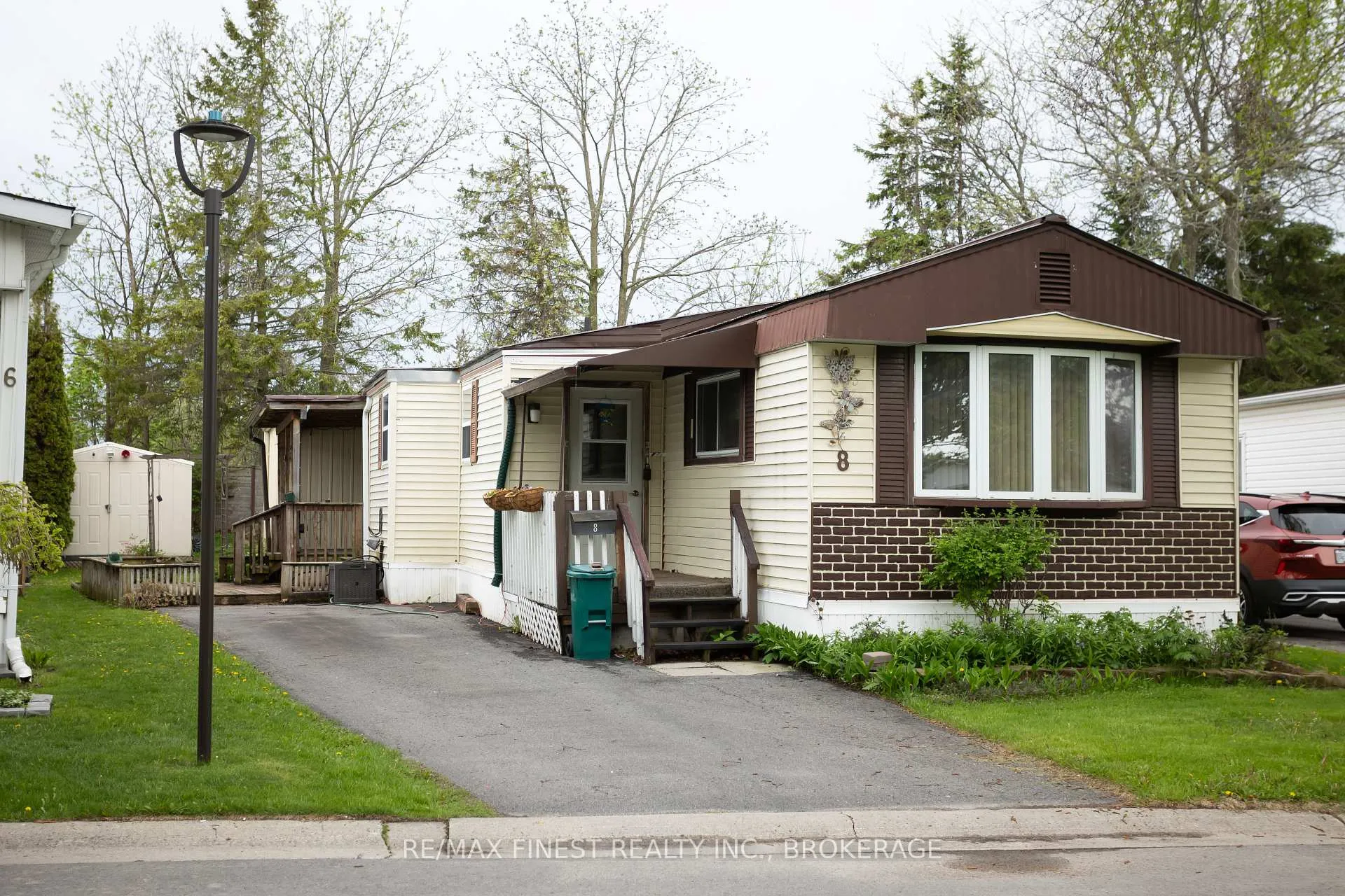 Photo 3 of 8 Abbey Glen Drive, Kingston, Rideau — HOMEH
