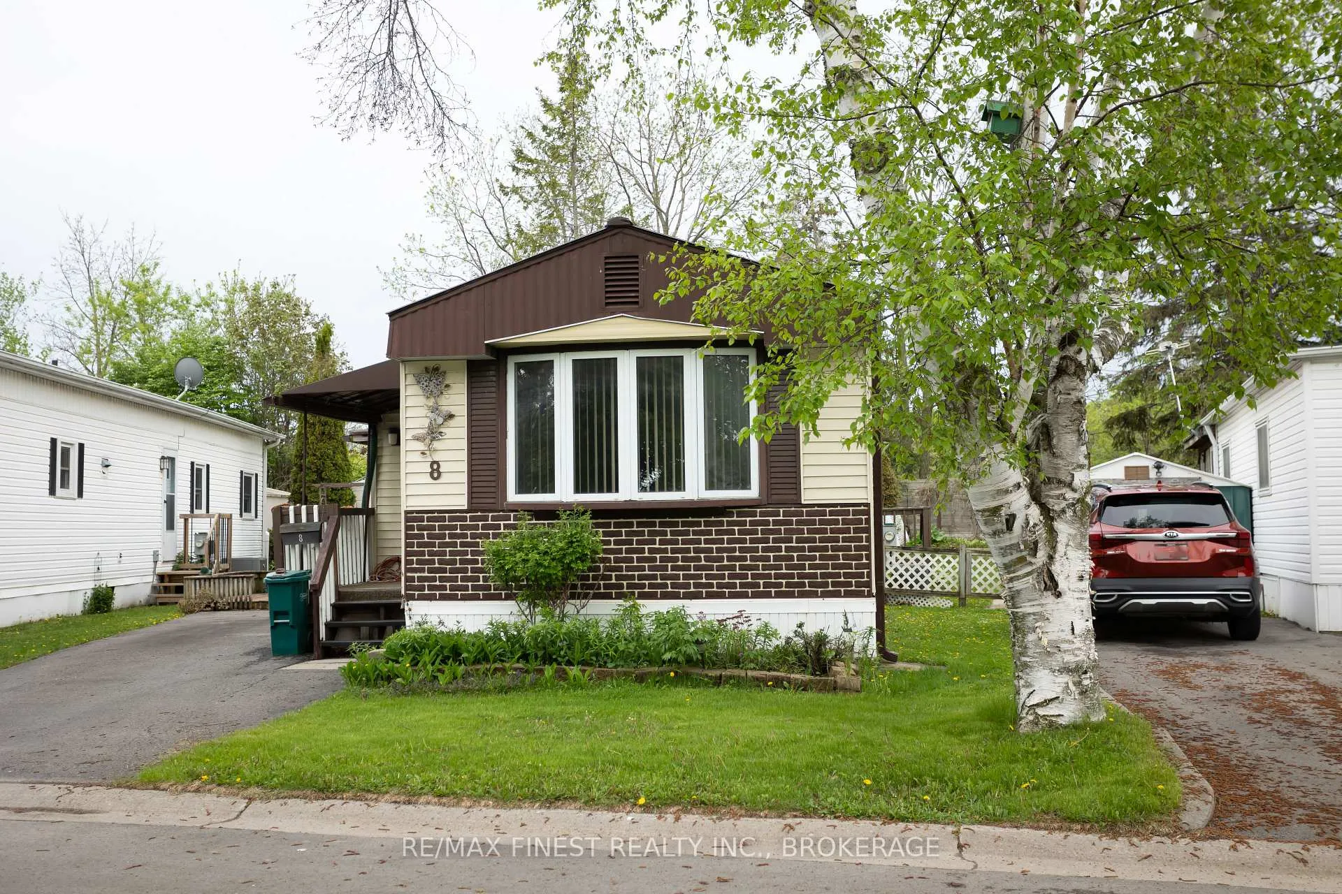 Photo 4 of 8 Abbey Glen Drive, Kingston, Rideau — HOMEH