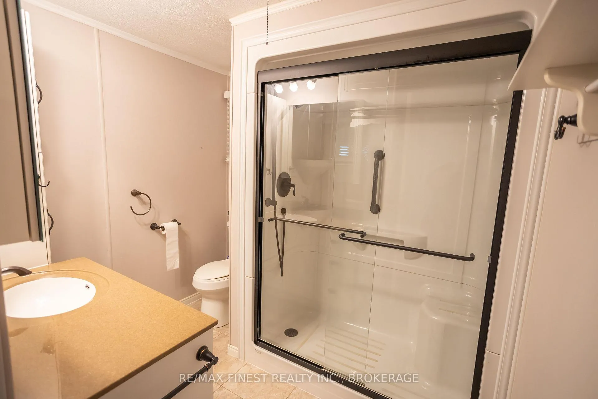 Photo 12 of 8 Abbey Glen Drive, Kingston, Rideau — HOMEH