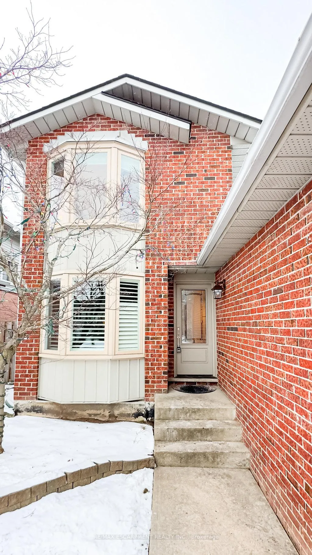 Photo 2 of 22 Beachgrove Crescent, Hamilton, Stoney Creek — HOMEH