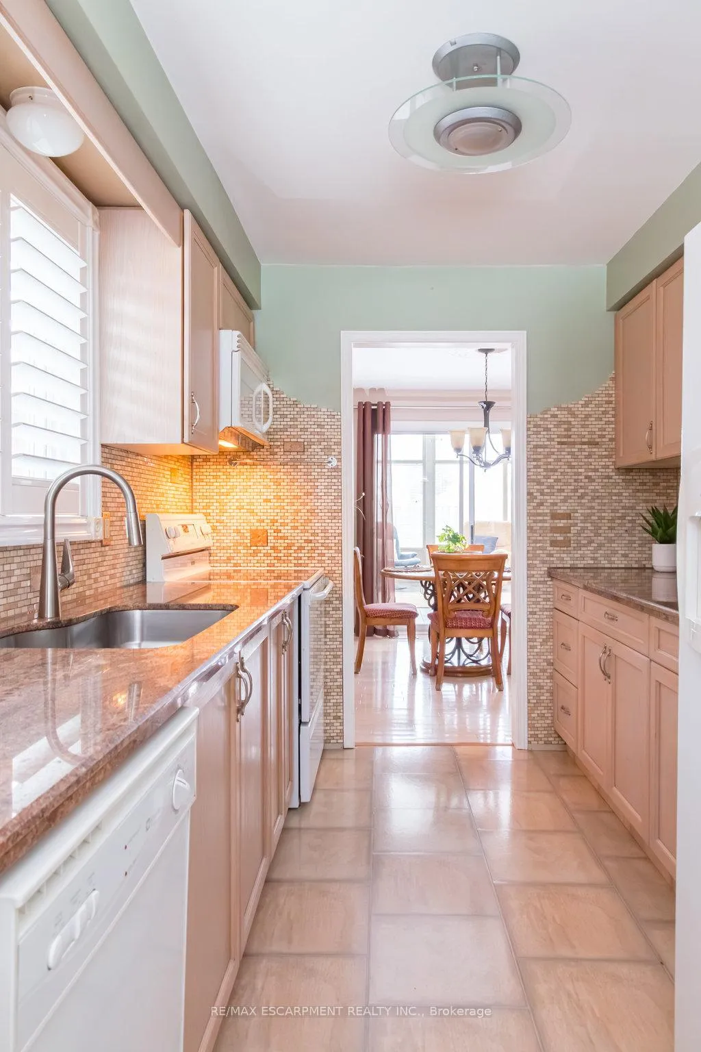 Photo 6 of 22 Beachgrove Crescent, Hamilton, Stoney Creek — HOMEH