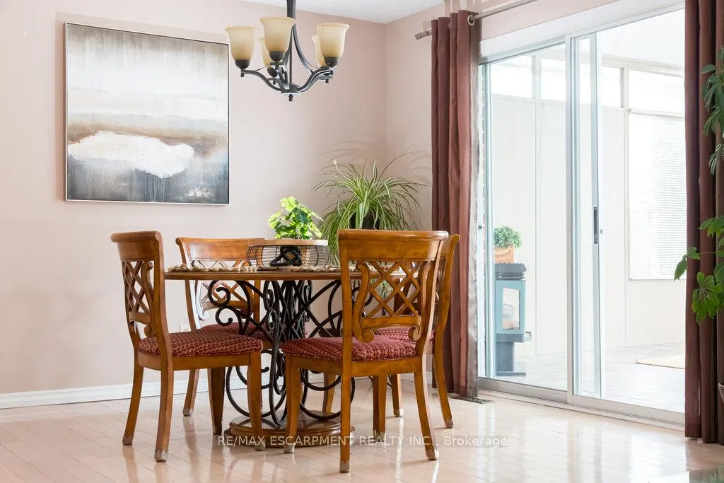 Photo 9 of 22 Beachgrove Crescent, Hamilton, Stoney Creek — HOMEH