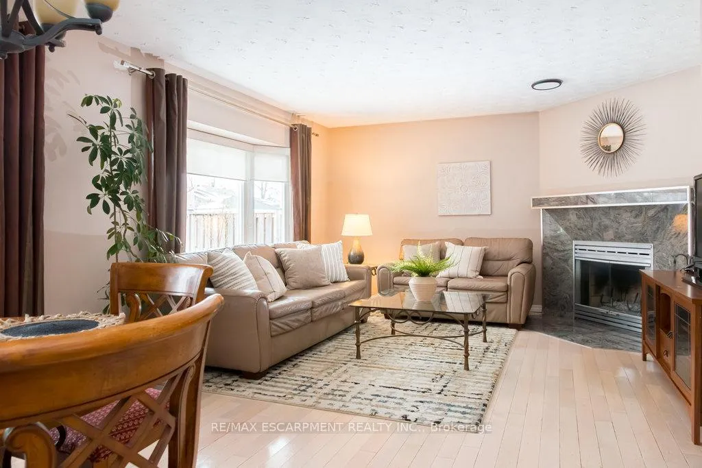 Photo 13 of 22 Beachgrove Crescent, Hamilton, Stoney Creek — HOMEH