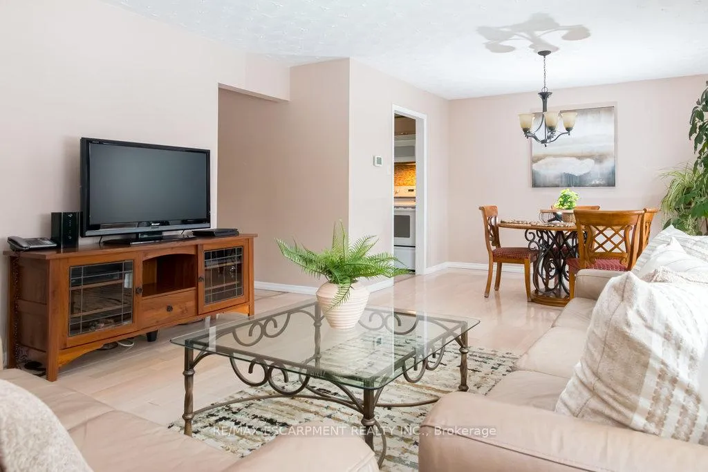 Photo 15 of 22 Beachgrove Crescent, Hamilton, Stoney Creek — HOMEH