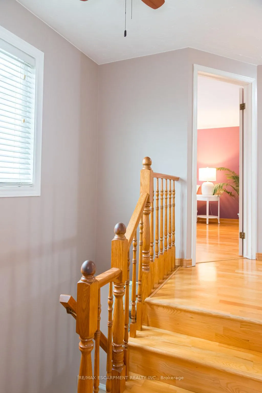 Photo 16 of 22 Beachgrove Crescent, Hamilton, Stoney Creek — HOMEH