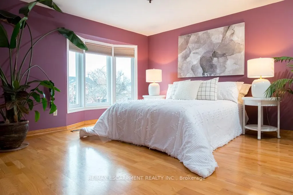 Photo 17 of 22 Beachgrove Crescent, Hamilton, Stoney Creek — HOMEH