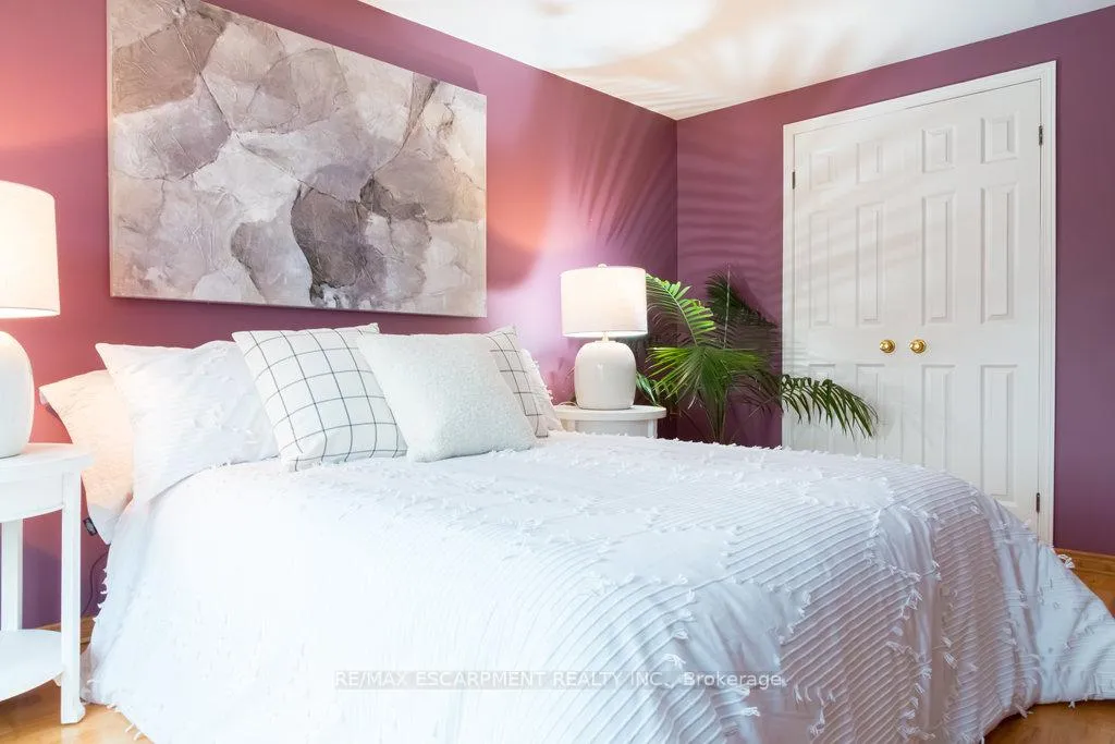 Photo 19 of 22 Beachgrove Crescent, Hamilton, Stoney Creek — HOMEH