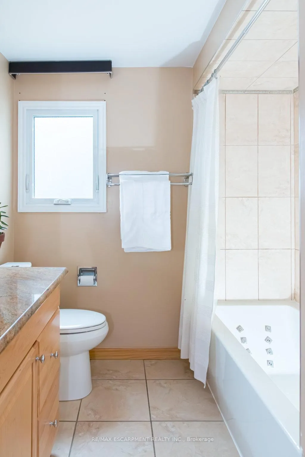 Photo 21 of 22 Beachgrove Crescent, Hamilton, Stoney Creek — HOMEH