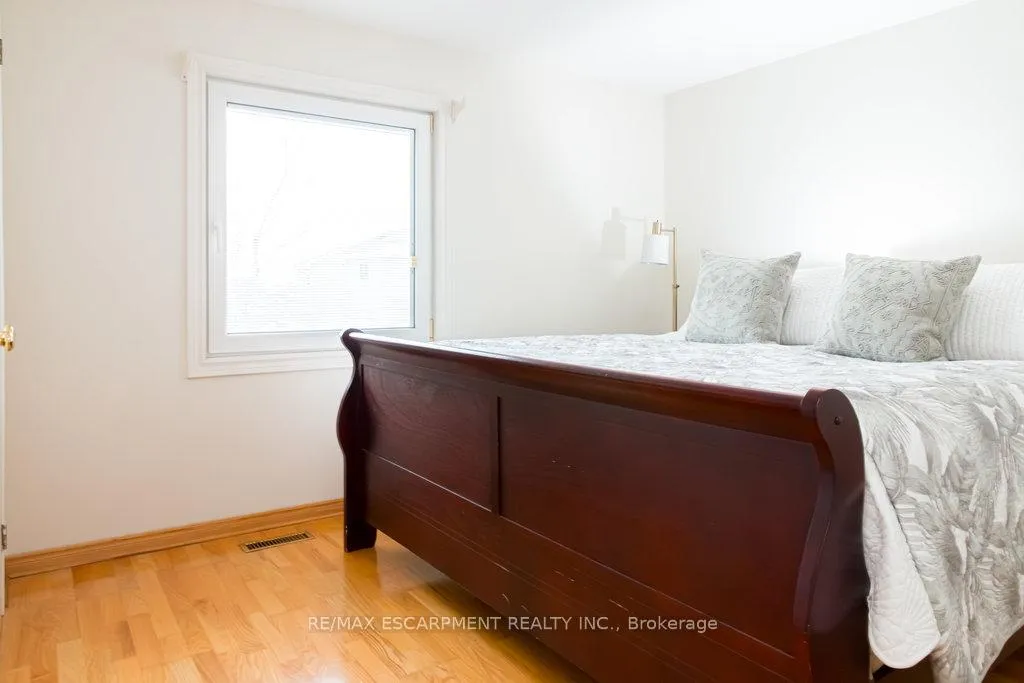 Photo 24 of 22 Beachgrove Crescent, Hamilton, Stoney Creek — HOMEH