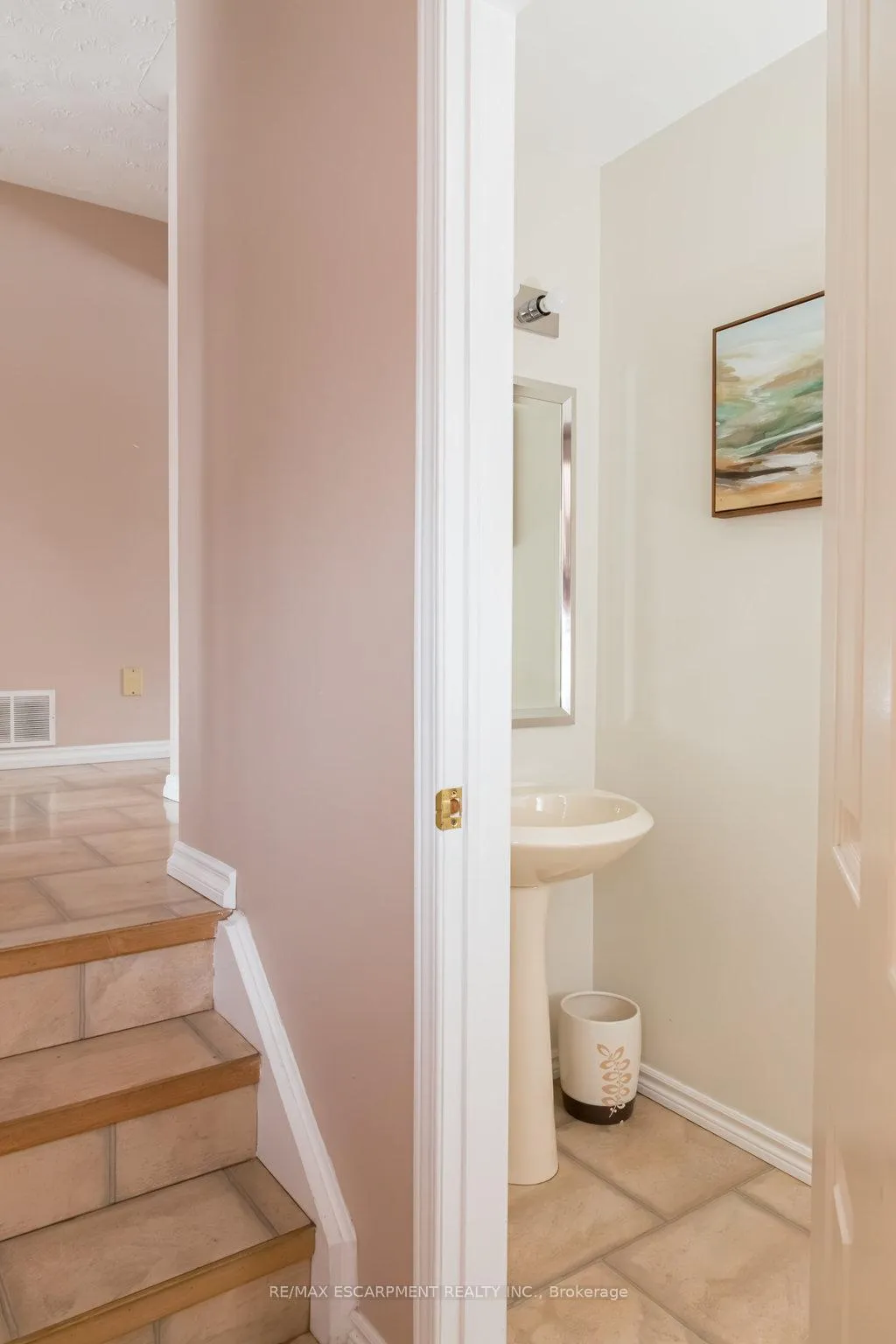 Photo 26 of 22 Beachgrove Crescent, Hamilton, Stoney Creek — HOMEH