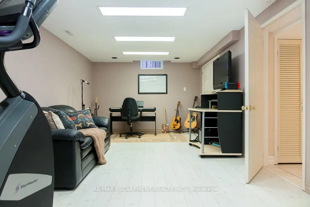 Photo 31 of 22 Beachgrove Crescent, Hamilton, Stoney Creek — HOMEH