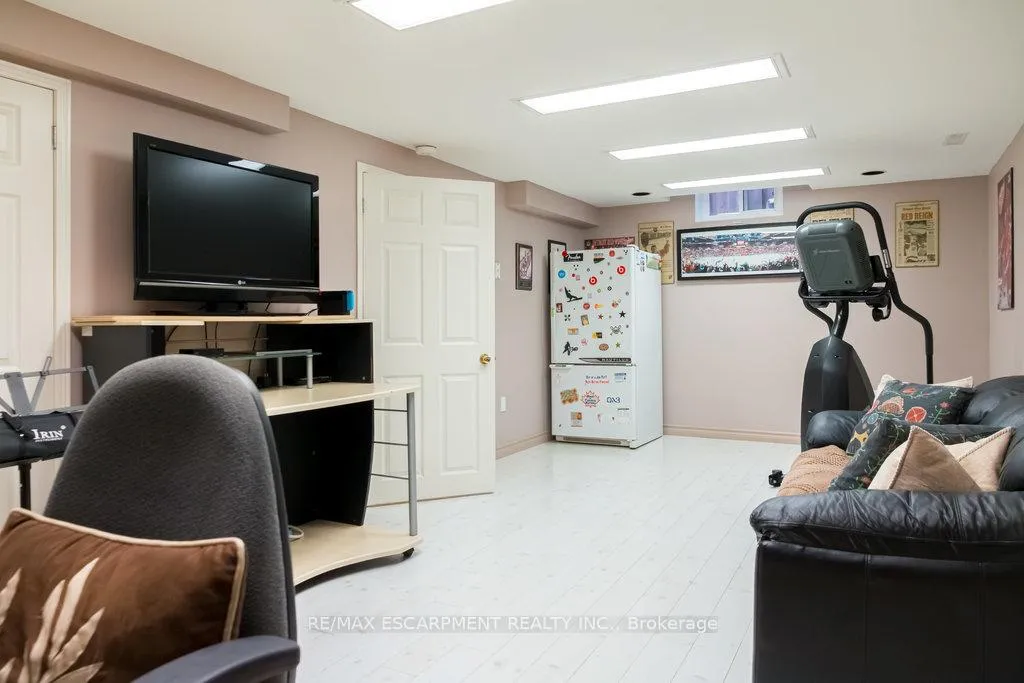 Photo 32 of 22 Beachgrove Crescent, Hamilton, Stoney Creek — HOMEH