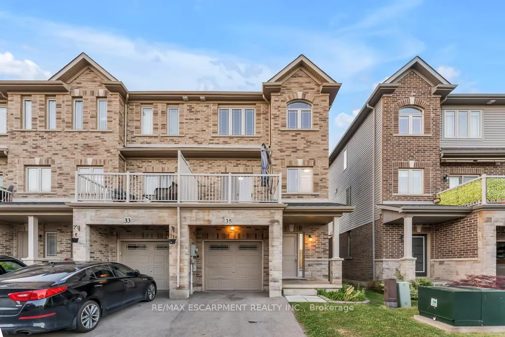 Photo 2 of 35 Crossings Way, Hamilton, Stoney Creek — HOMEH