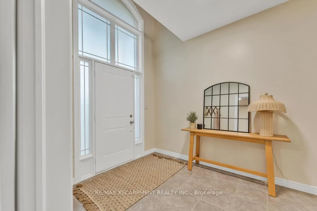 Photo 3 of 35 Crossings Way, Hamilton, Stoney Creek — HOMEH