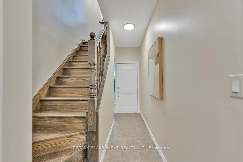 Photo 7 of 35 Crossings Way, Hamilton, Stoney Creek — HOMEH