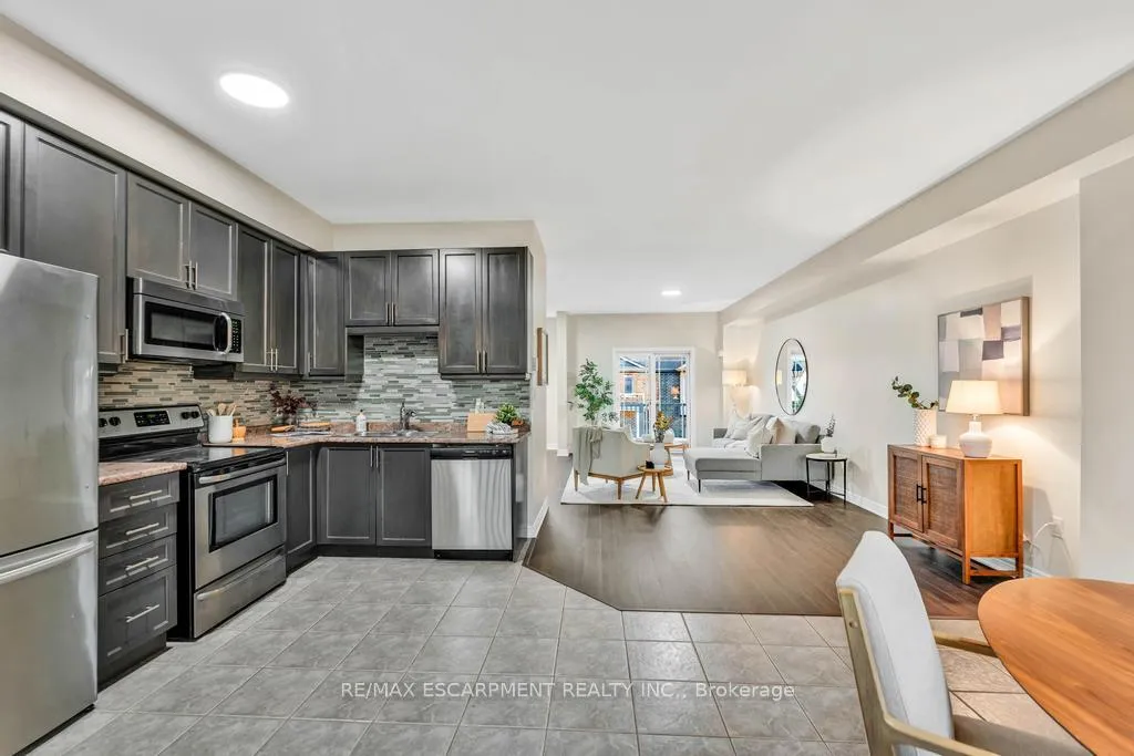 Photo 10 of 35 Crossings Way, Hamilton, Stoney Creek — HOMEH