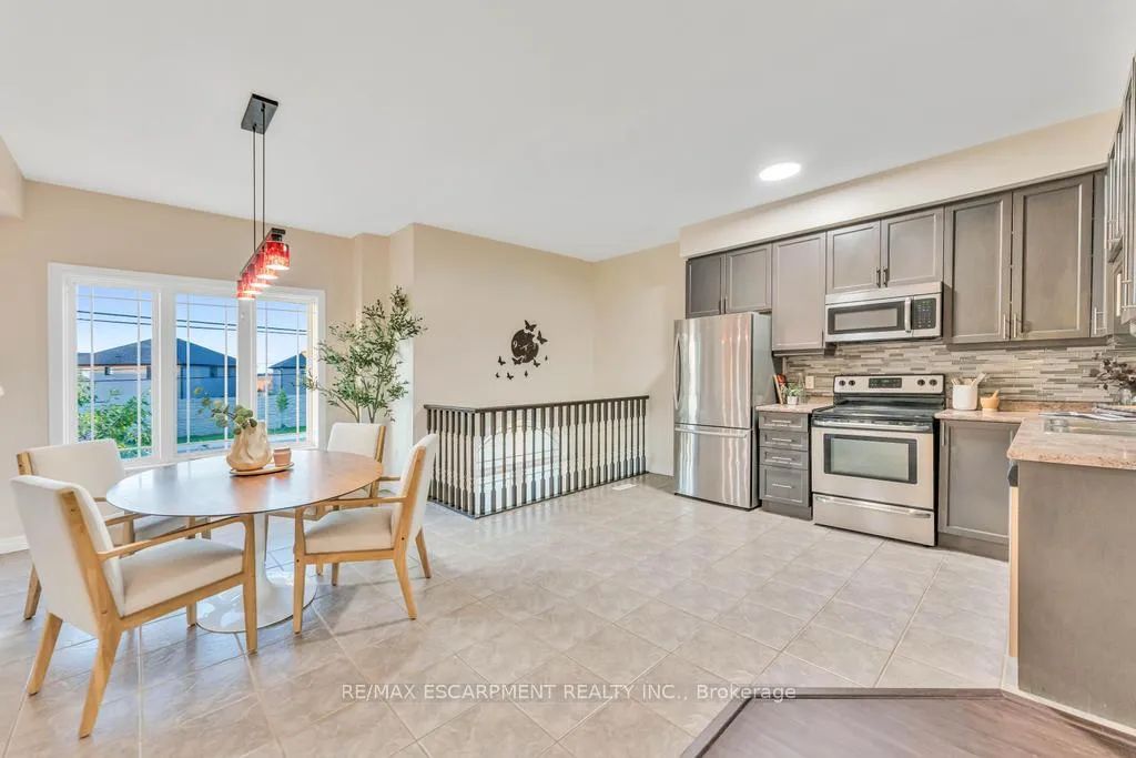 Photo 11 of 35 Crossings Way, Hamilton, Stoney Creek — HOMEH